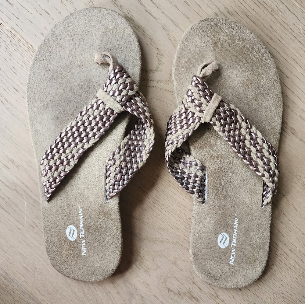 New Terrain Size 7 sandals almost new